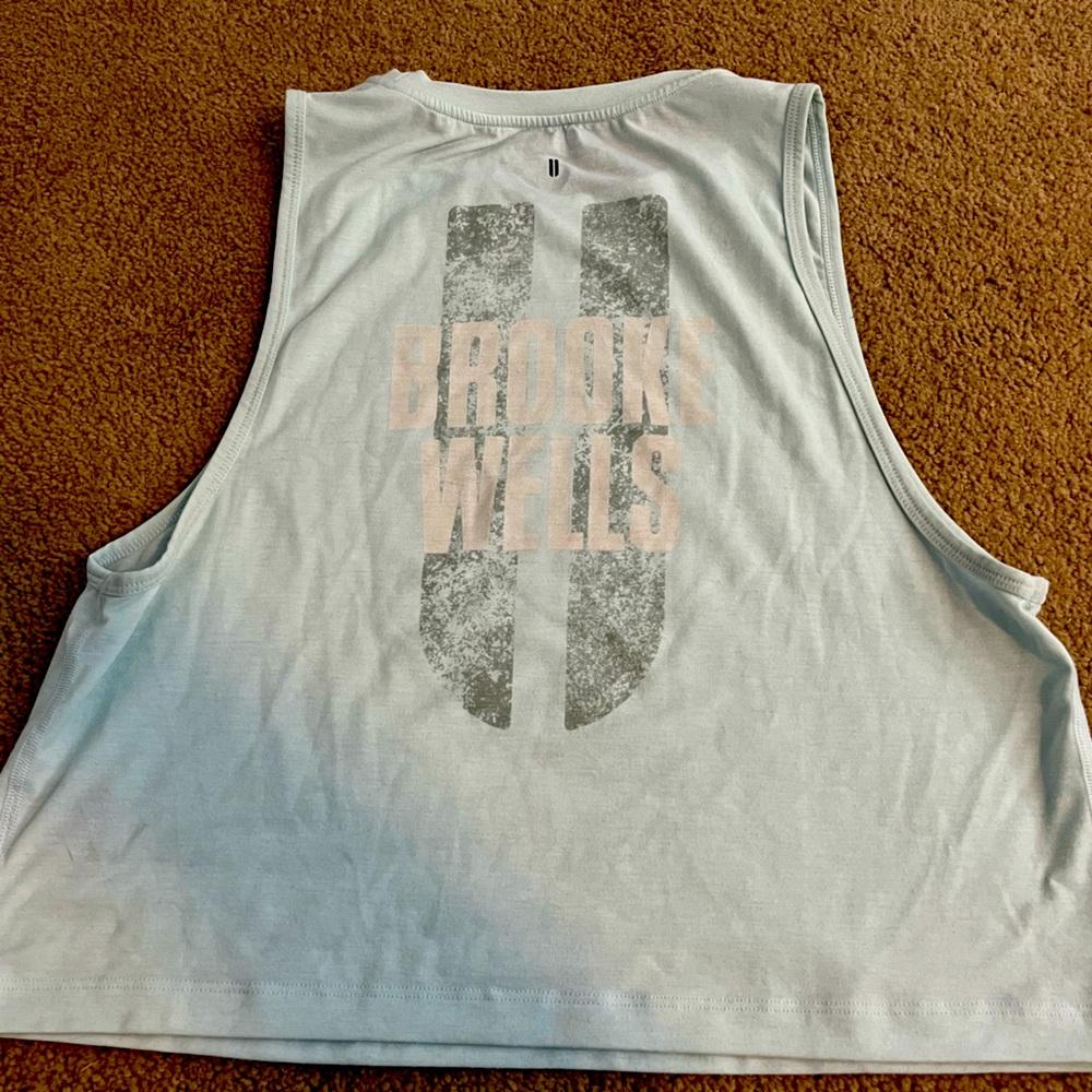 Brook Well limited edition Nobull tank! Size M